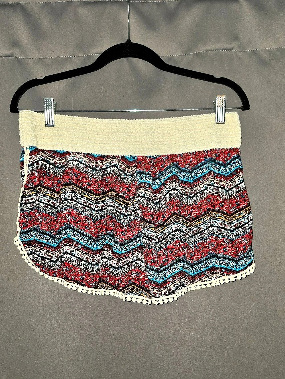 No Boundaries Large Abstract Shorts in Red & Blue Like New